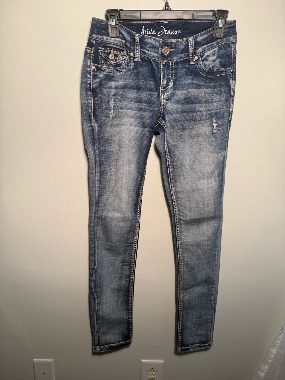 Ariya Jeans distressed